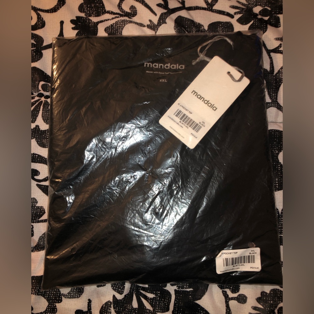 Mandala women’s 6 pocket scrub top 4xl black